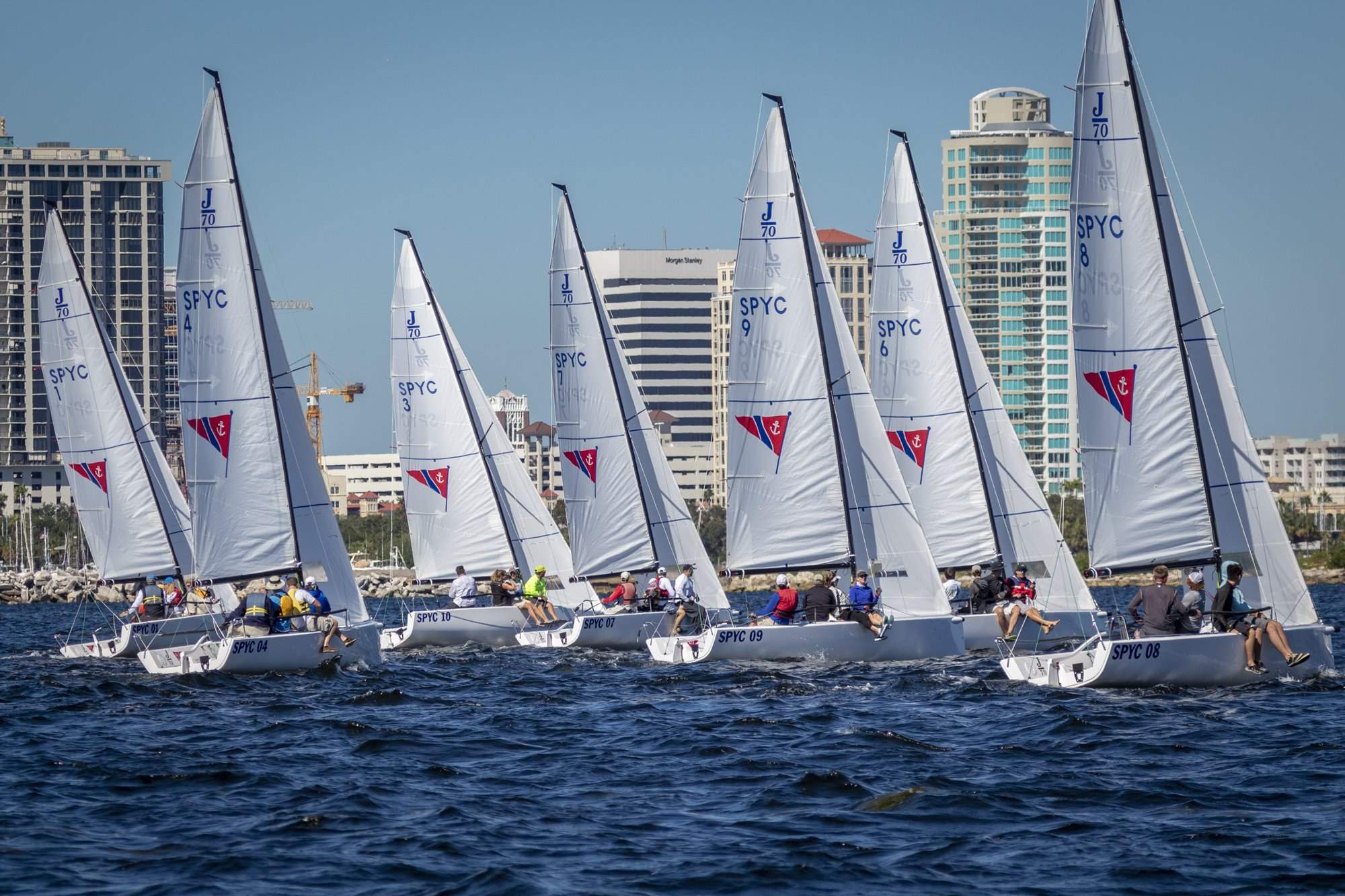 st petersburg yacht club hours